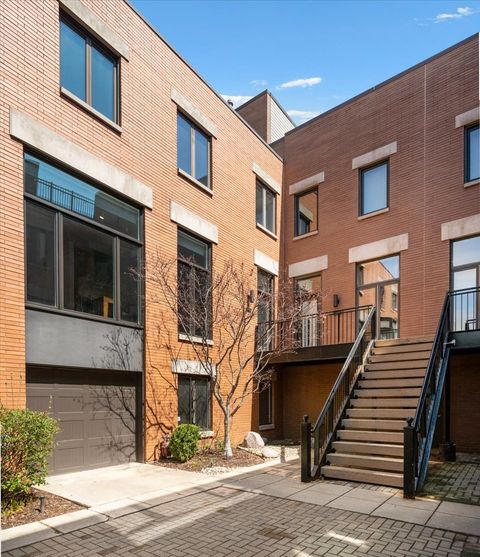 Tiny photo for 1447 N CLEVELAND Avenue #G, Chicago, IL 60610 (MLS # 12609740)