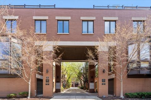 Photo of 1447 N CLEVELAND Avenue #G, Chicago, IL 60610 (MLS # 12609740)