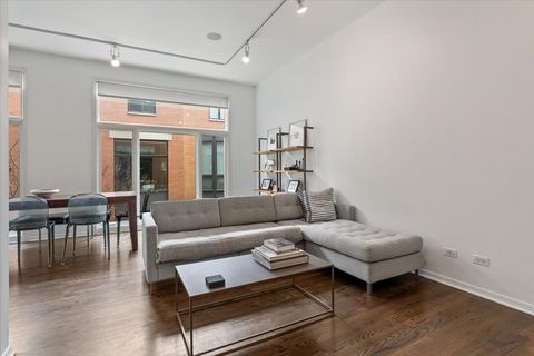 Tiny photo for 1447 N CLEVELAND Avenue #G, Chicago, IL 60610 (MLS # 12609740)