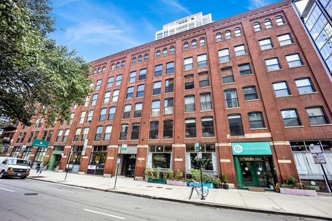 Photo of 225 W Huron Street #212, Chicago, IL 60654 (MLS # 12491367)
