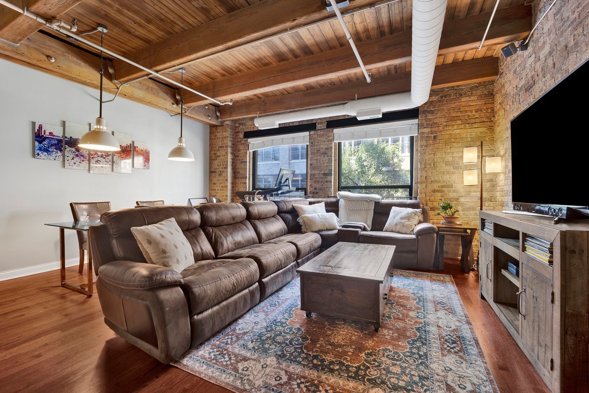 225 W Huron Street 212