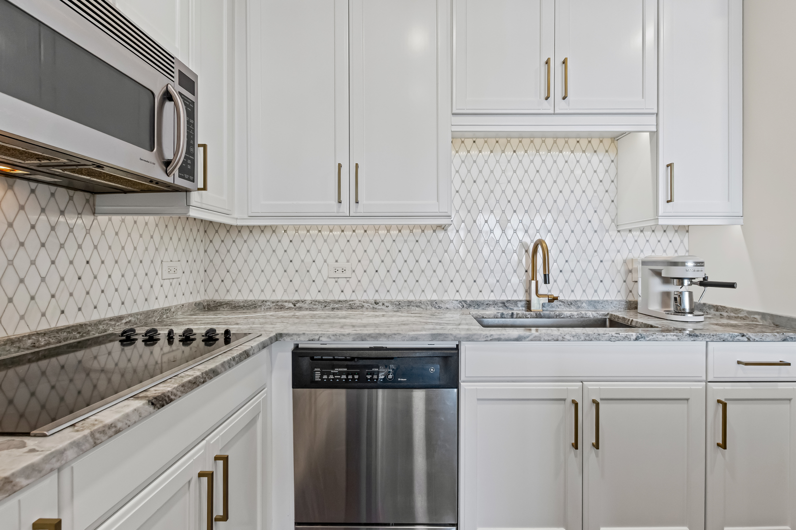 1335 S Prairie Avenue 1003