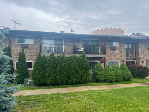 Tiny photo for 804 E Old Willow Road #108, Prospect Heights, IL 60070 (MLS # 12658374)
