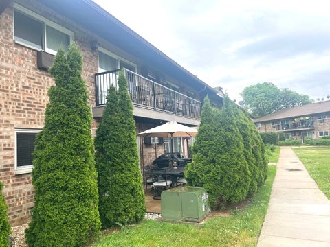 Tiny photo for 804 E Old Willow Road #108, Prospect Heights, IL 60070 (MLS # 12658374)