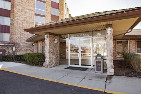 Photo of 1101 S Hunt Club Drive #403, Mount Prospect, IL 60056 (MLS # 12585037)