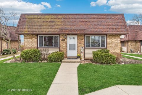 2630 Woodview Court Waukegan IL 60087
