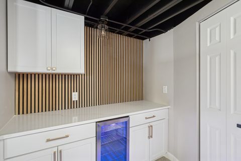 Tiny photo for 827 5th Avenue, Libertyville, IL 60048 (MLS # 12526627)