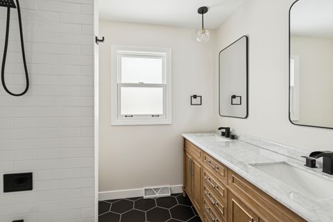 Tiny photo for 827 5th Avenue, Libertyville, IL 60048 (MLS # 12526627)