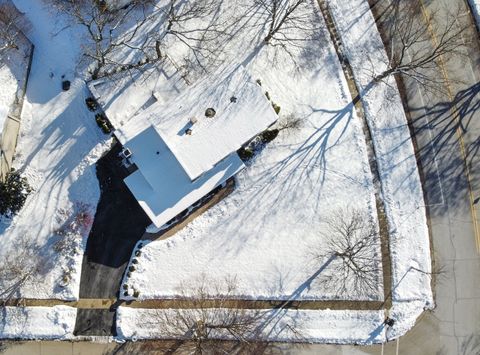 Tiny photo for 827 5th Avenue, Libertyville, IL 60048 (MLS # 12526627)