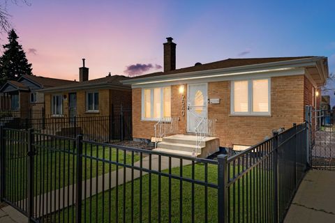 Tiny photo for 9540 S King Drive, Chicago, IL 60628 (MLS # 12614435)