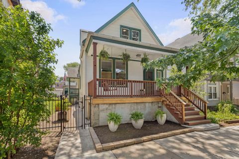 Photo of 1819 W Cornelia Avenue, Chicago, IL 60657 (MLS # 12656155)