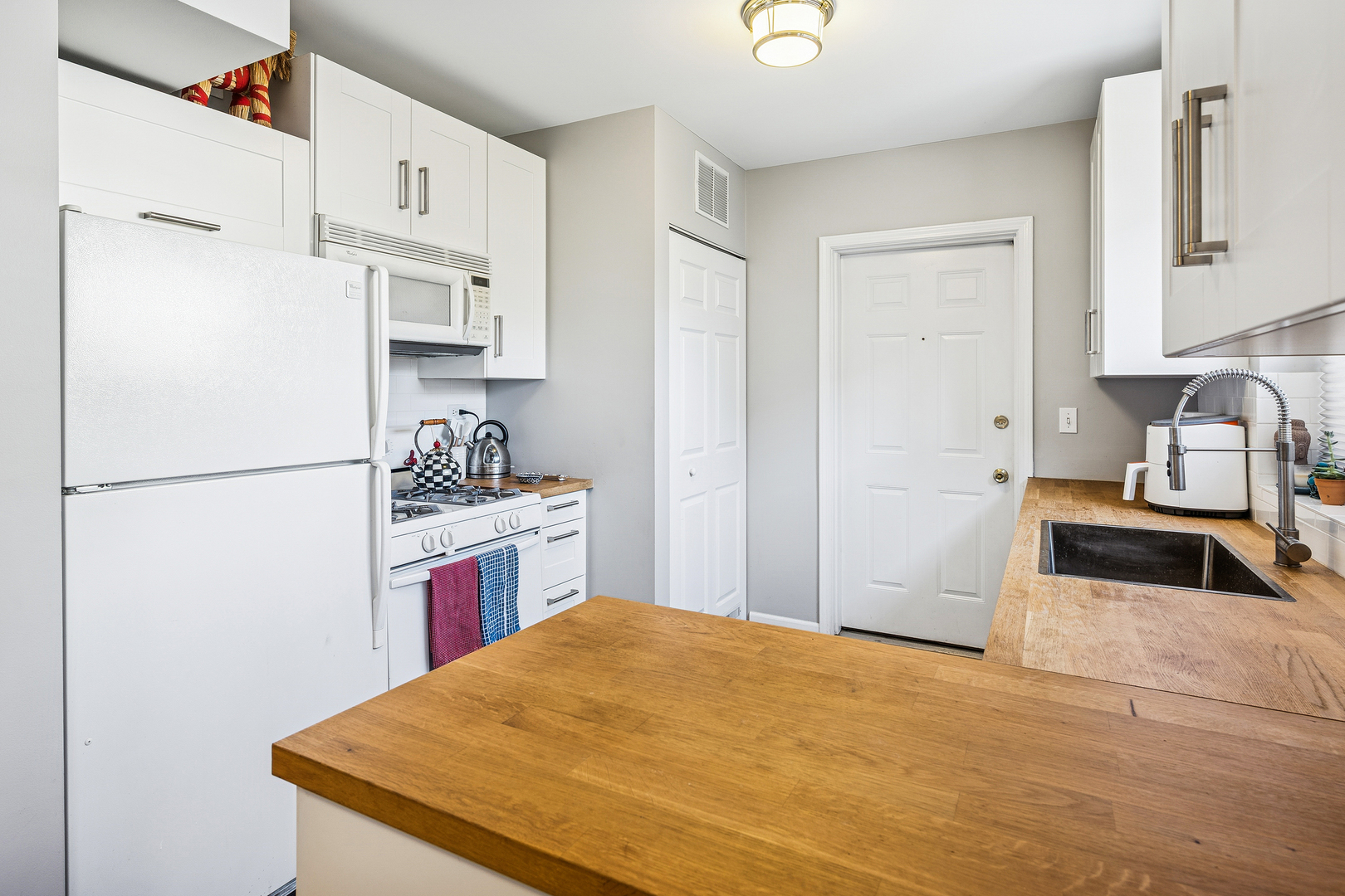 4929 N Wolcott Avenue 1A