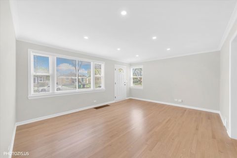 Tiny photo for 2112 Portsmouth Avenue, Westchester, IL 60154 (MLS # 12625795)