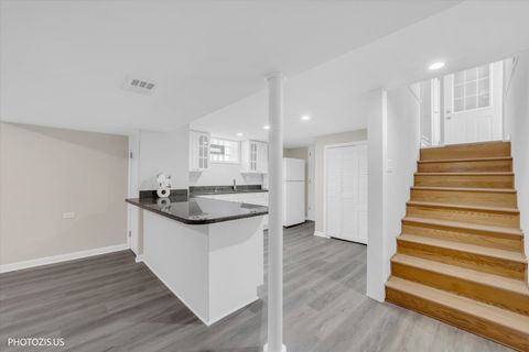 Tiny photo for 2112 Portsmouth Avenue, Westchester, IL 60154 (MLS # 12625795)