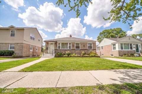 Tiny photo for 2112 Portsmouth Avenue, Westchester, IL 60154 (MLS # 12625795)