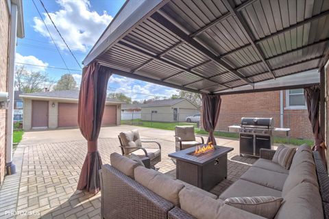 Tiny photo for 2112 Portsmouth Avenue, Westchester, IL 60154 (MLS # 12625795)