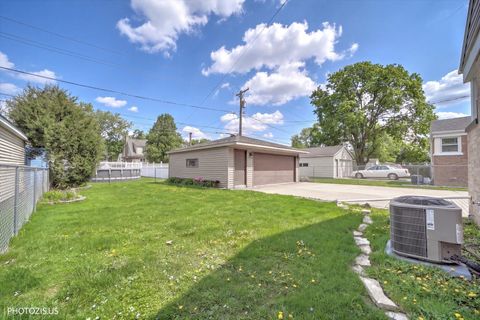 Tiny photo for 2112 Portsmouth Avenue, Westchester, IL 60154 (MLS # 12625795)