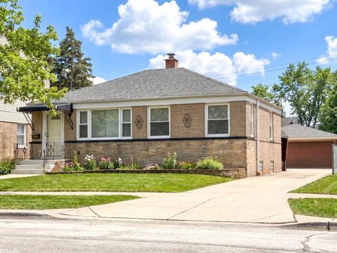 Photo of 2112 Portsmouth Avenue, Westchester, IL 60154 (MLS # 12625795)