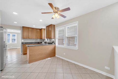 Tiny photo for 2112 Portsmouth Avenue, Westchester, IL 60154 (MLS # 12625795)