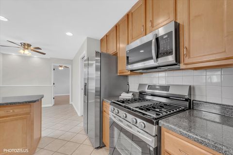 Tiny photo for 2112 Portsmouth Avenue, Westchester, IL 60154 (MLS # 12625795)