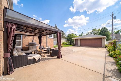 Tiny photo for 2112 Portsmouth Avenue, Westchester, IL 60154 (MLS # 12625795)