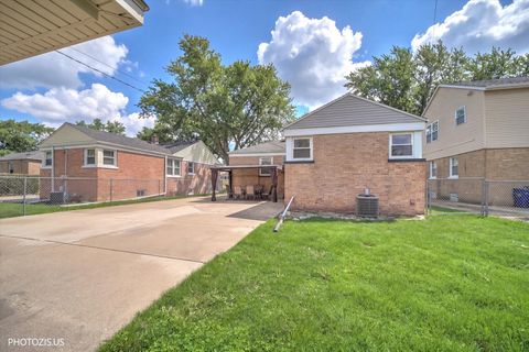 Tiny photo for 2112 Portsmouth Avenue, Westchester, IL 60154 (MLS # 12625795)