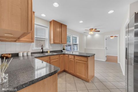 Tiny photo for 2112 Portsmouth Avenue, Westchester, IL 60154 (MLS # 12625795)