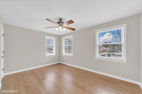 Tiny photo for 2112 Portsmouth Avenue, Westchester, IL 60154 (MLS # 12625795)