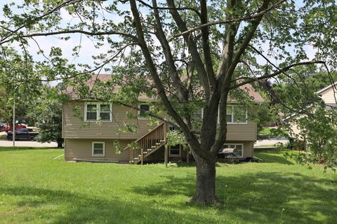 A home in Country Club Hills