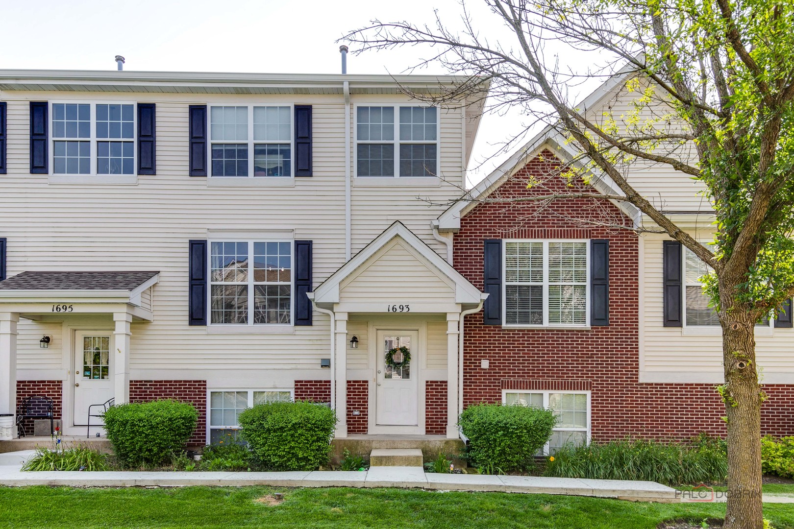 View Round Lake, IL 60073 townhome