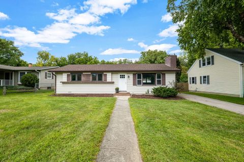 Tiny photo for 360 Poplar Street, Crystal Lake, IL 60014 (MLS # 12465630)