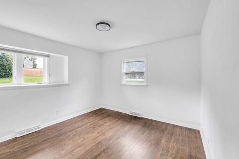 Tiny photo for 360 Poplar Street, Crystal Lake, IL 60014 (MLS # 12465630)