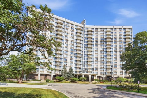 Photo of 40 N Tower Road #7E, Oak Brook, IL 60523 (MLS # 12761995)