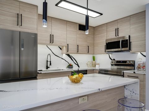 Tiny photo for 6157 N Sheridan Road #9J, Chicago, IL 60660 (MLS # 12642417)