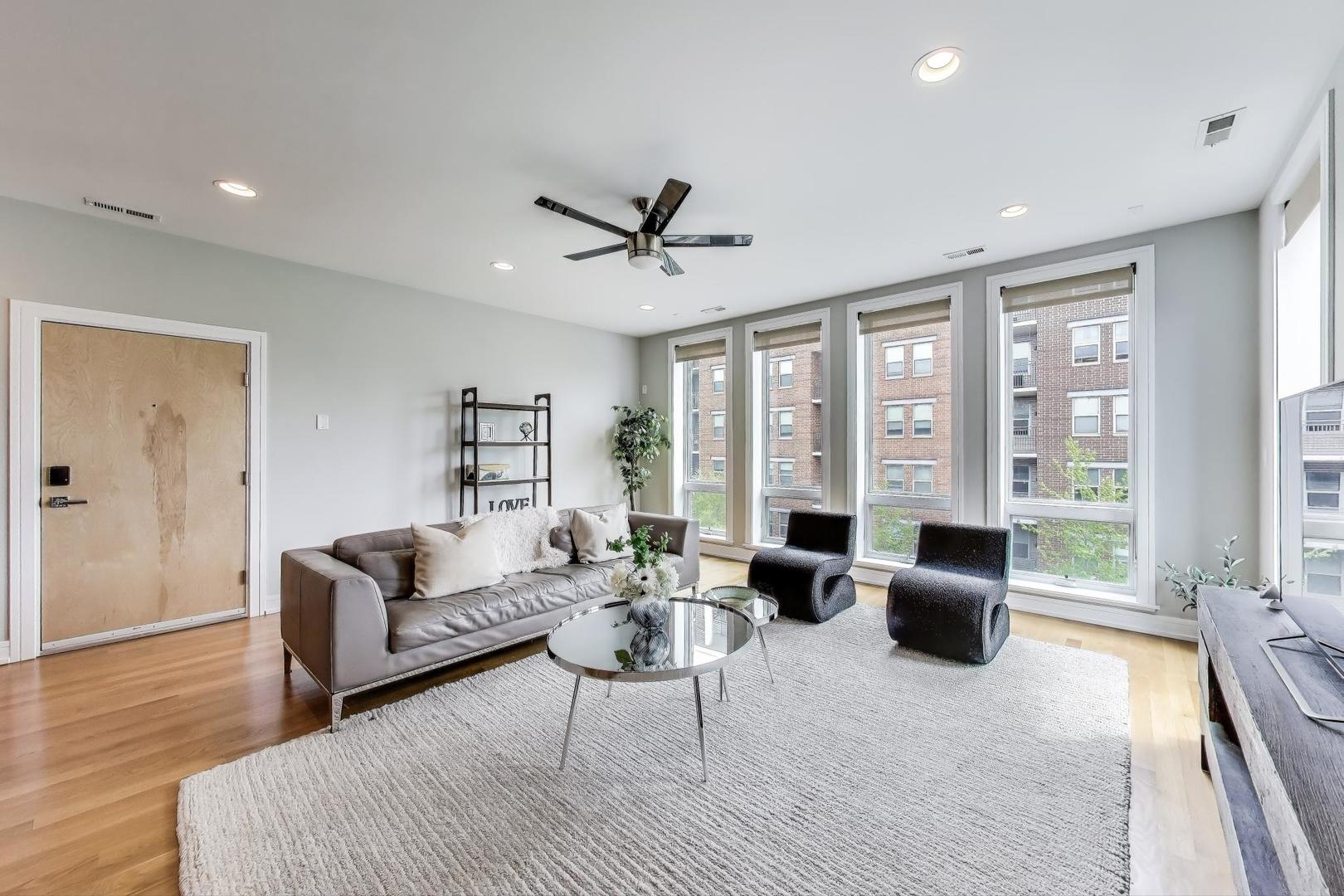1008 N Larrabee Street PH-4S