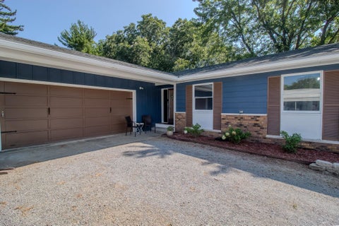 Tiny photo for 5 Saulsbury Circle, West Frankfort, IL 62896 (MLS # 100539113)