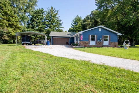 Tiny photo for 5 Saulsbury Circle, West Frankfort, IL 62896 (MLS # 100539113)
