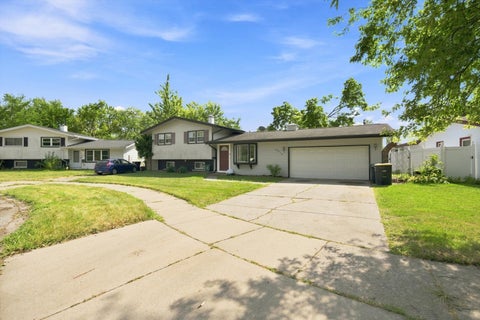 Tiny photo for 3105 189th Street, Lansing, IL 60438 (MLS # 12755102)