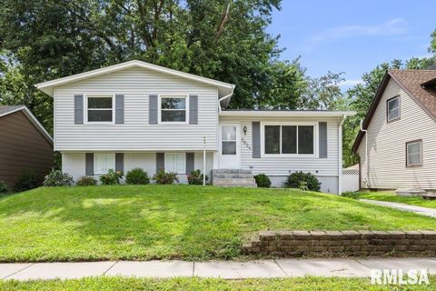 Photo of 5824 HILLANDALE Road, Davenport, IA 52806 (MLS # QC4266446)