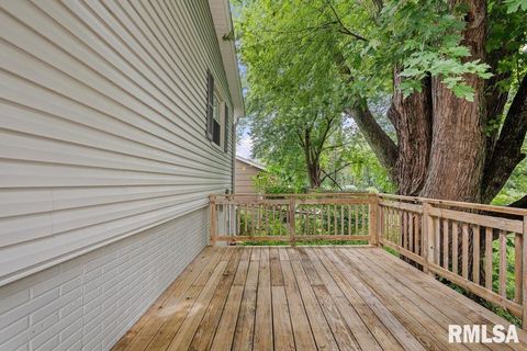 Tiny photo for 5824 HILLANDALE Road, Davenport, IA 52806 (MLS # QC4266446)