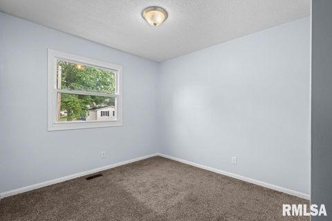 Tiny photo for 5824 HILLANDALE Road, Davenport, IA 52806 (MLS # QC4266446)