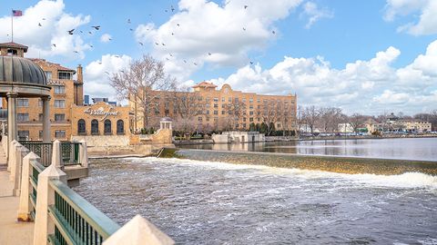 Tiny photo for 277 Canal Drive, St. Charles, IL 60174 (MLS # 12478970)