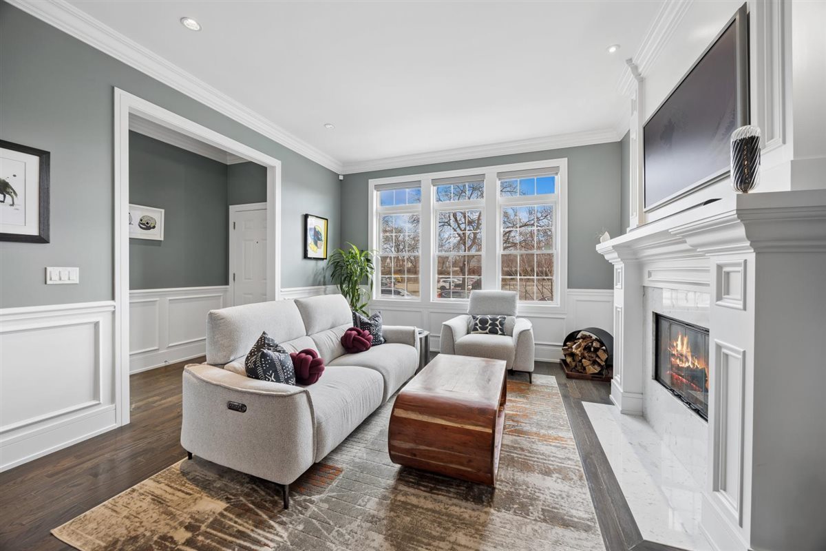 1616 N Hamlin Avenue