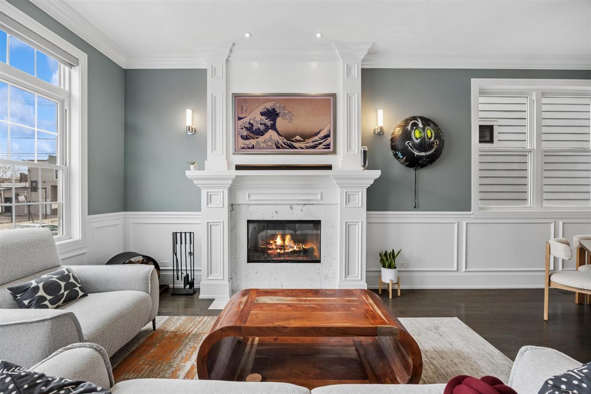 1616 N Hamlin Avenue