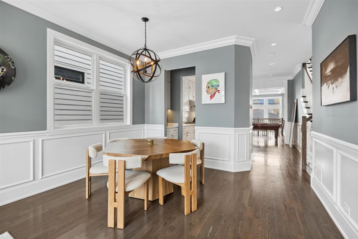 1616 N Hamlin Avenue