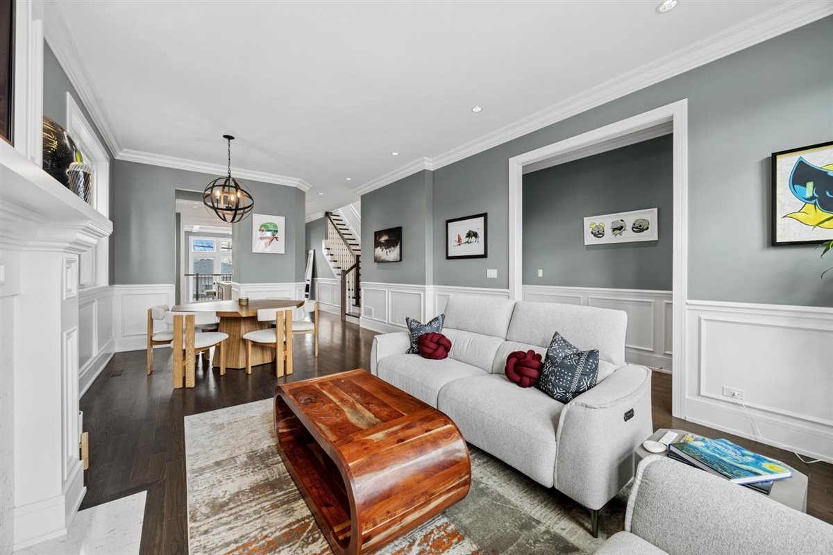 1616 N Hamlin Avenue