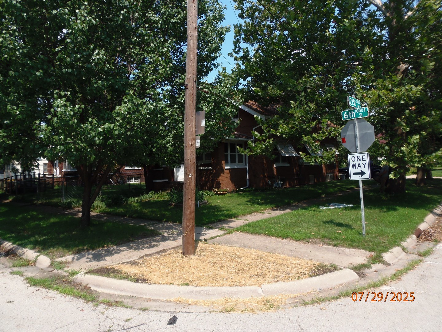 2142 S 6th Street