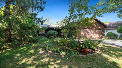 Photo of 204 SE King Henry Road, Poplar Grove, IL 61065 (MLS # 12493138)