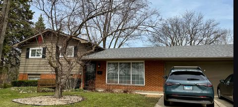 Photo of 1885 N Newport Road, Hoffman Estates, IL 60169 (MLS # 12610250)