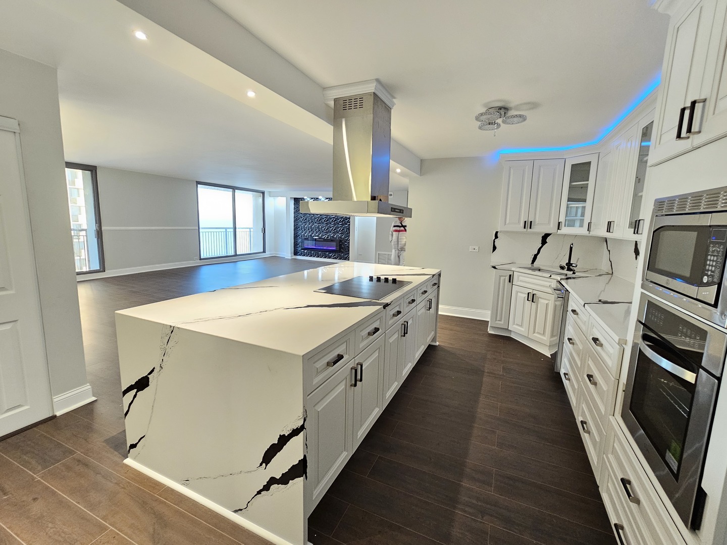 6007 N Sheridan Road 17DF